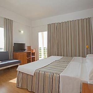 Zimmer mit Kingsize-Bett
